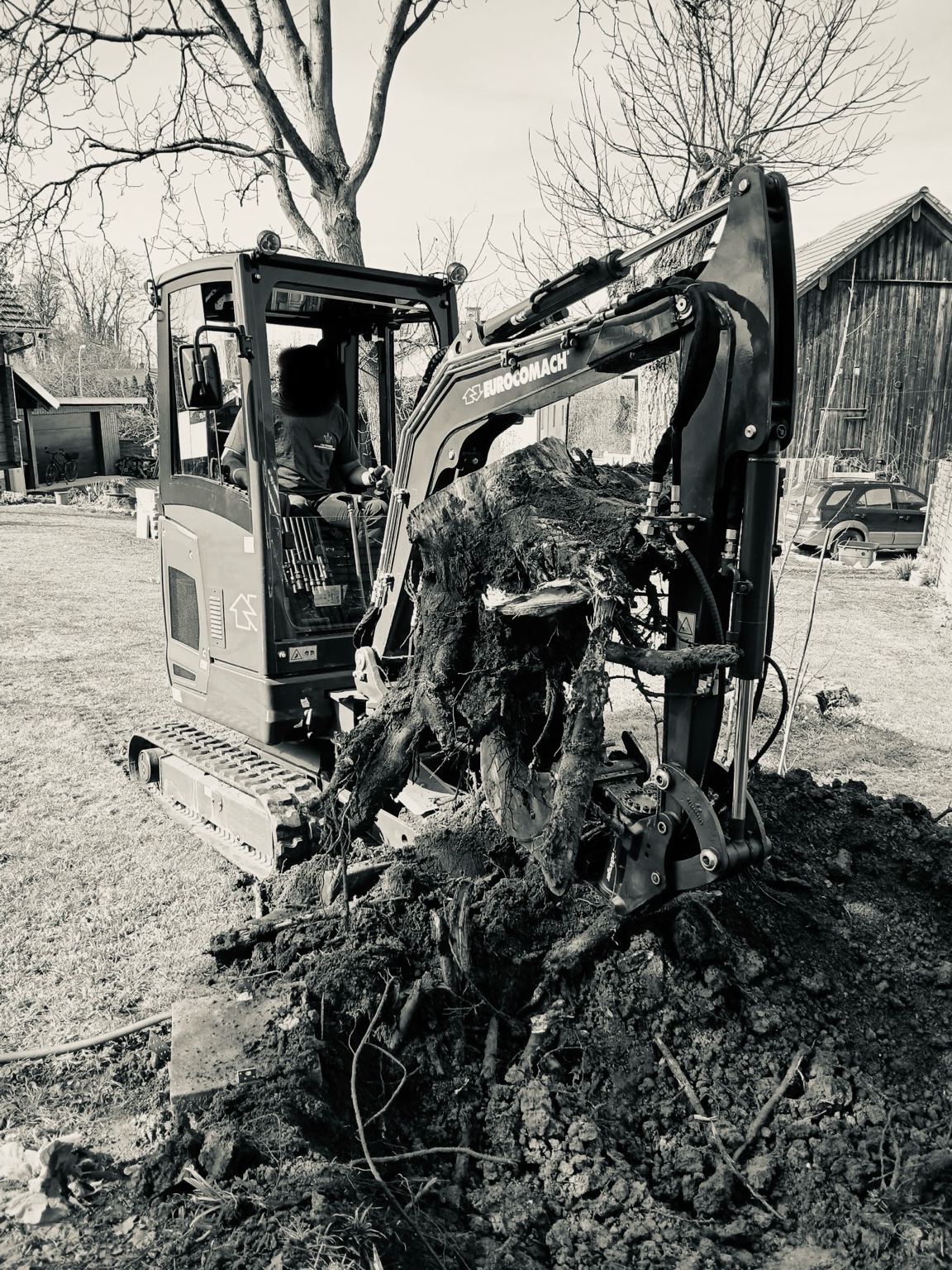 Minibaggerarbeit – präzise & kraftvoll